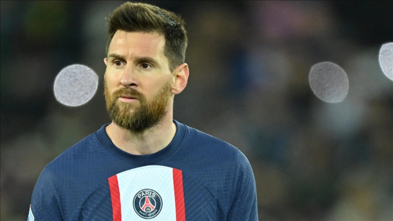PSG'de Messi krizi: Kadro dışı bırakıldı! Yıldız futbolcuya Barcelona yolu gözüktü