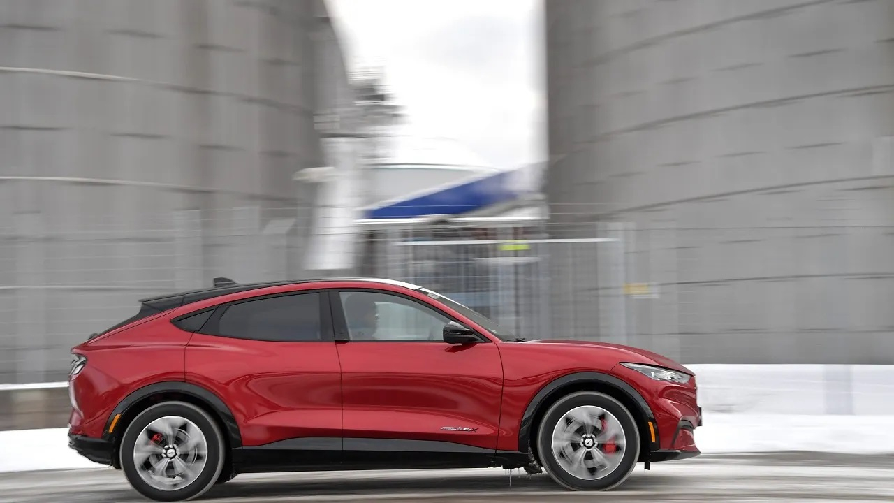 Tesla'dan sonra Ford da indirime gitti! Elektrikli otomobilinin yeni fiyatını duyurdu!