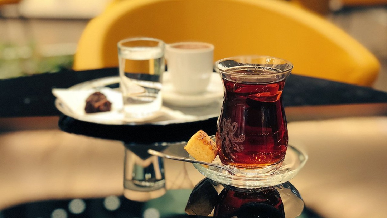 Çay ve kahve tiryakilerini korkutan uyarı geldi: Su kaybına yol açıyor! Günlük kahve ve çay tüketim miktarı…