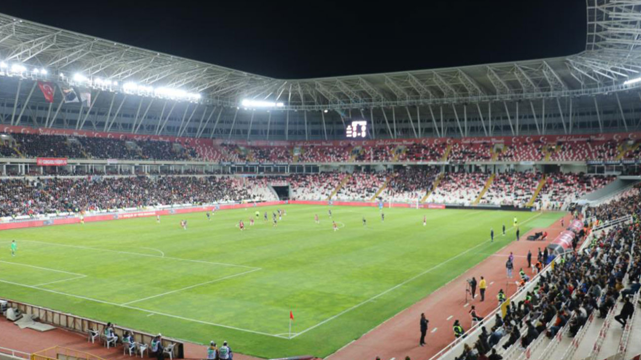 Fenerbahçeli taraftarlar deplasman tribününü doldurdu