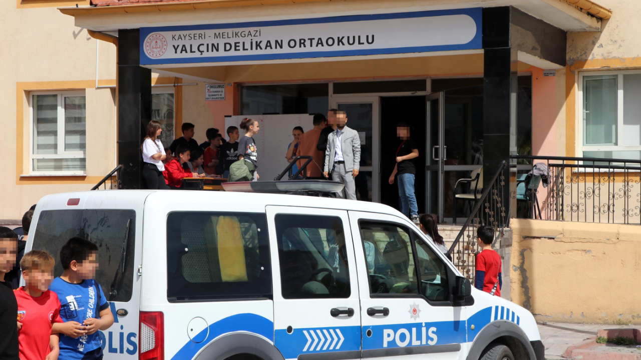 13 yaşındaki çocuk, borç para vermeyen okul arkadaşını bıçakladı