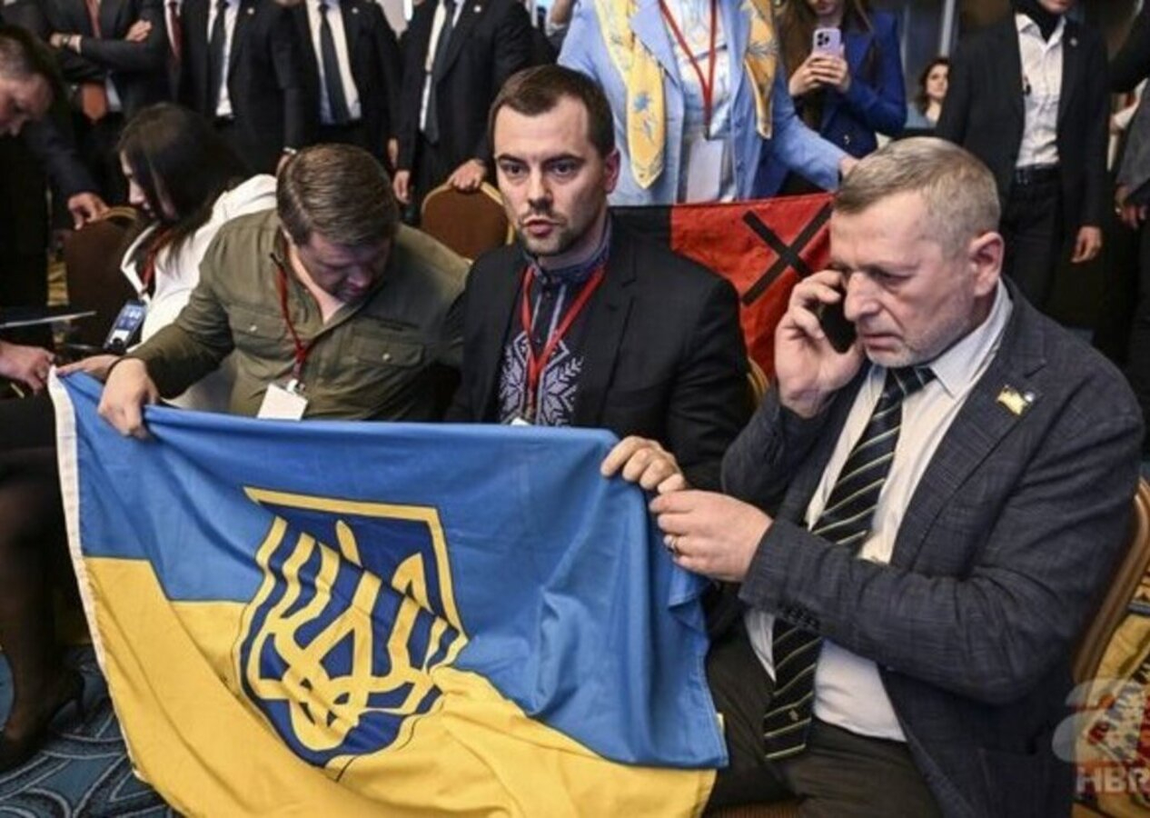 Ankara’daki KEİPA Zirvesi’nde, Rus yetkiliden Ukrayna bayrağına saldırı!
