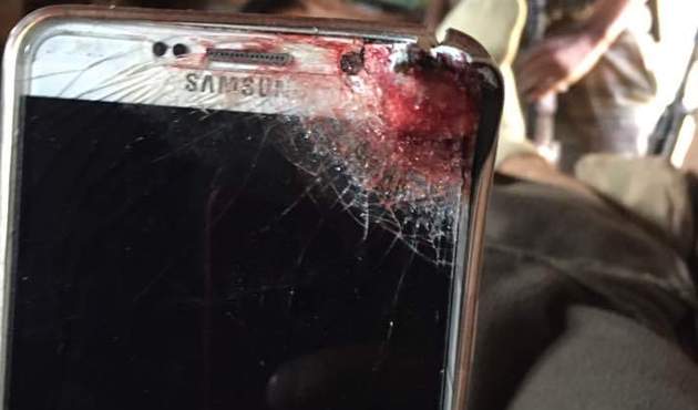 Hainlerin mermisini cebindeki telefon durdurdu!