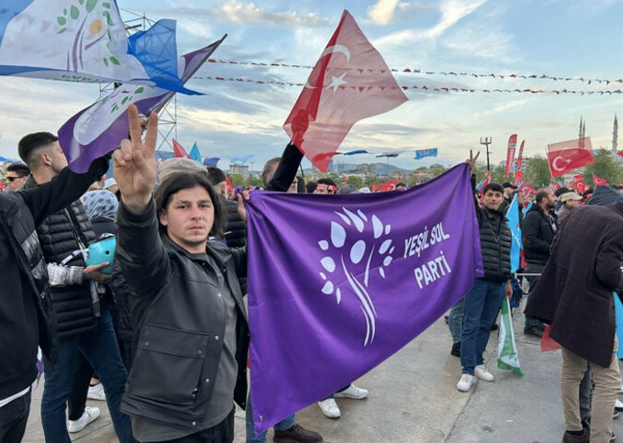 HDP, gizli ortağını yalnız bırakmadı! Maltepe mitinginde HDP bayrakları sallandı