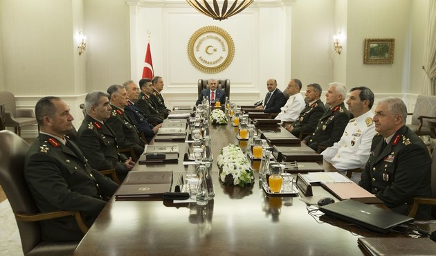 İşte terfi eden ve görev süresi uzatılanlar...