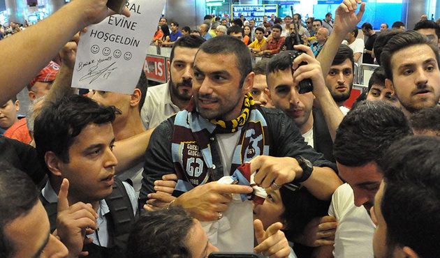 Burak Yılmaz'a coşkulu karşılama!