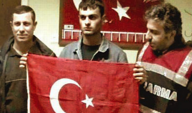 Hrant Dink cinayeti davasında Ogün Samast'a Türk bayrağı verenlere tahliye!
