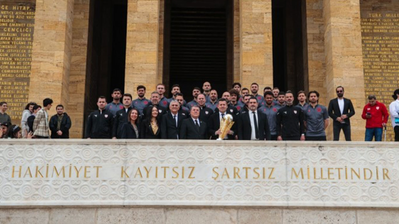 Samsunspor'un şampiyonluk kupası Anıtkabir'de