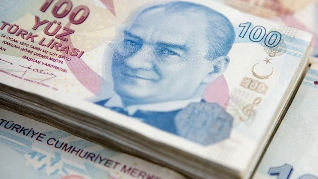 Türkiye'nin kredi riski puanı günlük 50 puandan fazla düşüşle 500 baz puanın altına indi.