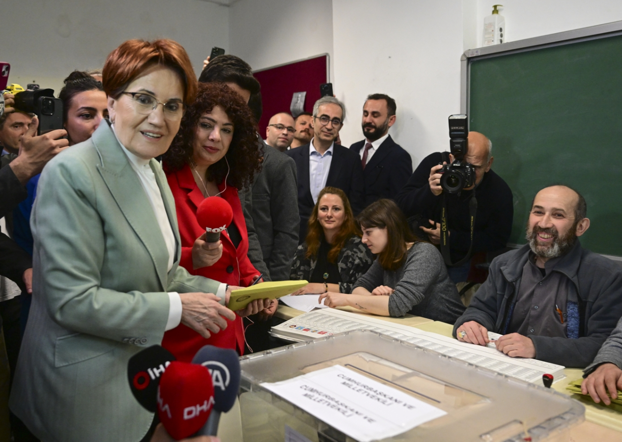 Meral Akşener oyunu kullandı