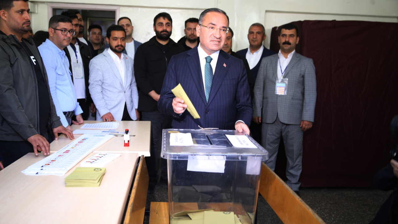 Adalet Bakanı Bozdağ, Şanlıurfa'da oyunu kullandı