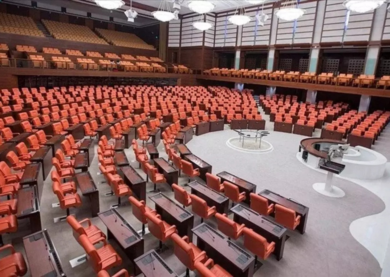 2018 seçim sonuçları ile 2023 seçim sonuçları karşılaştırması! Partilerin vekil sayıları değişti! İşte parti parti Meclis'te koltuk bulan vekil sayıları...