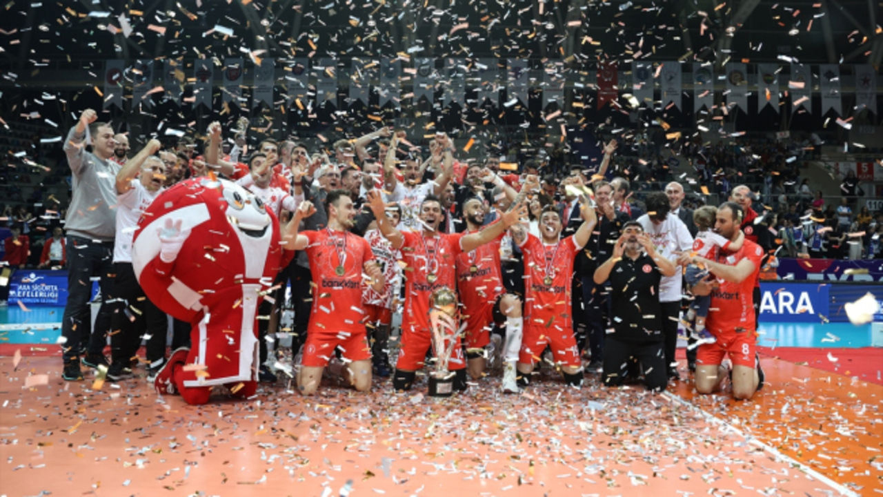 Halkbank 1 - 3 Ziraat Bankkart | Maçın özeti.... Efeler Ligi'nde şampiyon Ziraat Bankkart!