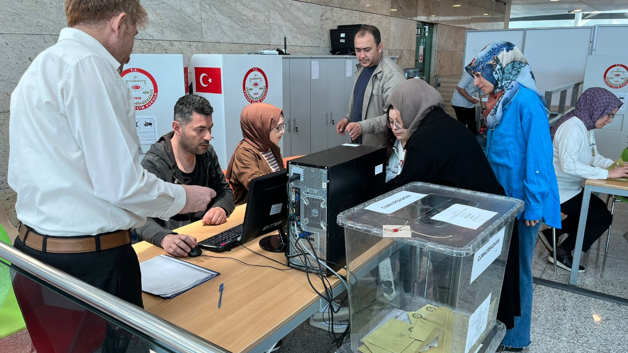 Cumhurbaşkanı seçiminde yurt dışında oy kullanma işlemi başladı