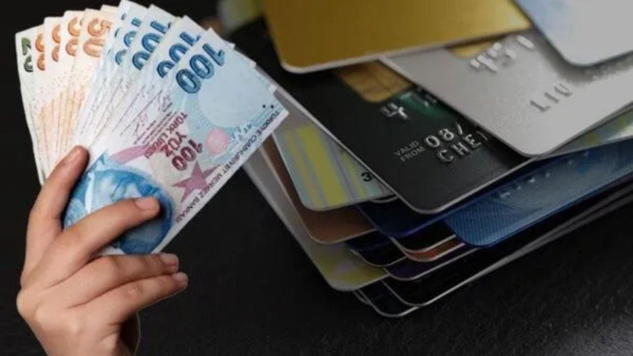 Kredi kartı kullananlar dikkat: Merkez Bankası'ndan kredi kartı faiz oranlarıyla ilgili flaş karar