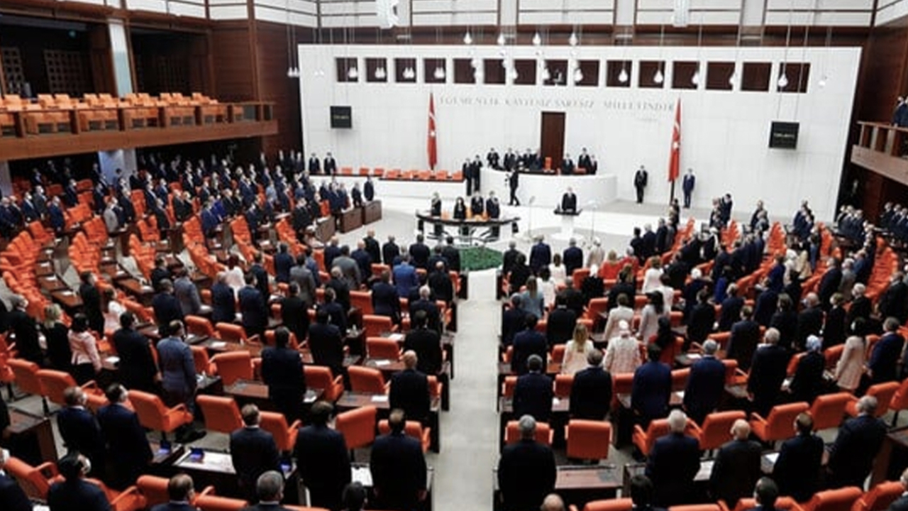 Meclis'e giren 30 yaş altındaki 5 vekilden 4'ü AK Parti'den