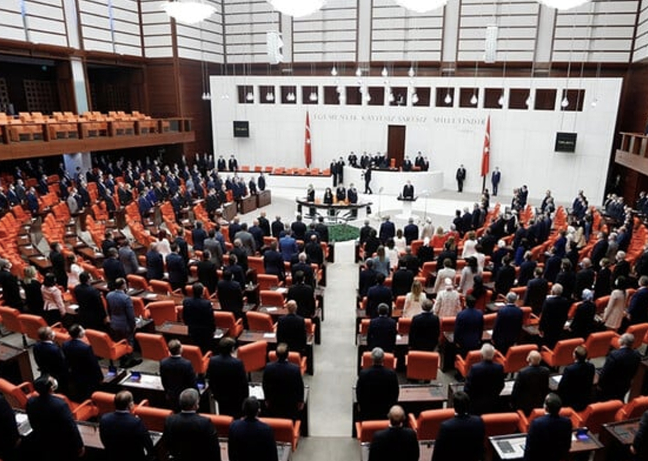 Meclis'e giren 30 yaş altındaki 5 vekilden 4'ü AK Parti'den