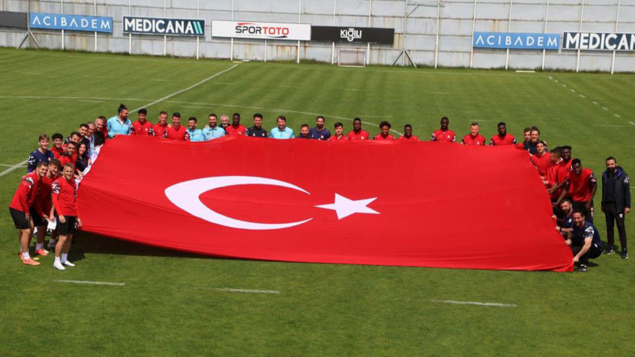 Sivasspor idmanda dev Türk bayrağı açtı