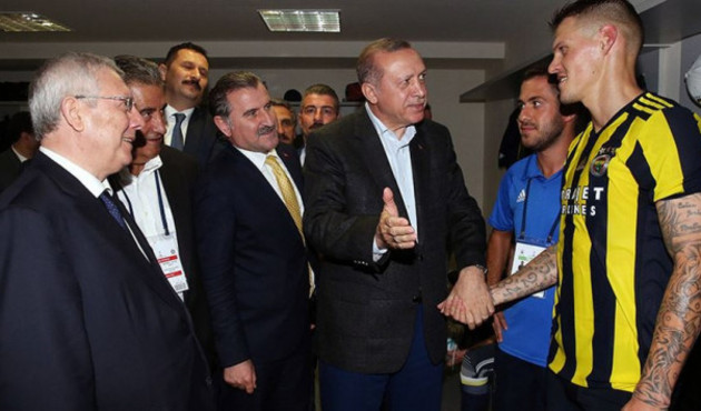 Erdoğan'dan yüzde 100'lük golü kaçıran Skrtel'e taktik / VİDEO
