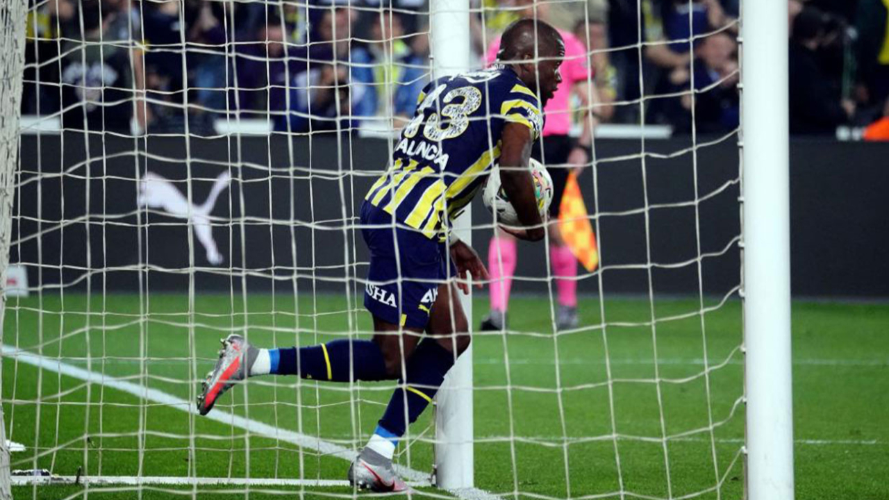 Fenerbahçe'de Valencia ile görüşmeler sürüyor