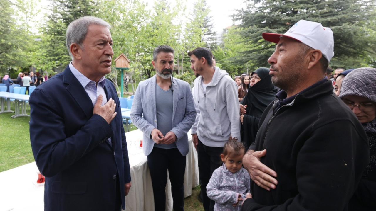 Depremzedelerin "Tekirdağ" korkusuna Bakan Akar'dan "başımızın tacısınız" yanıtı