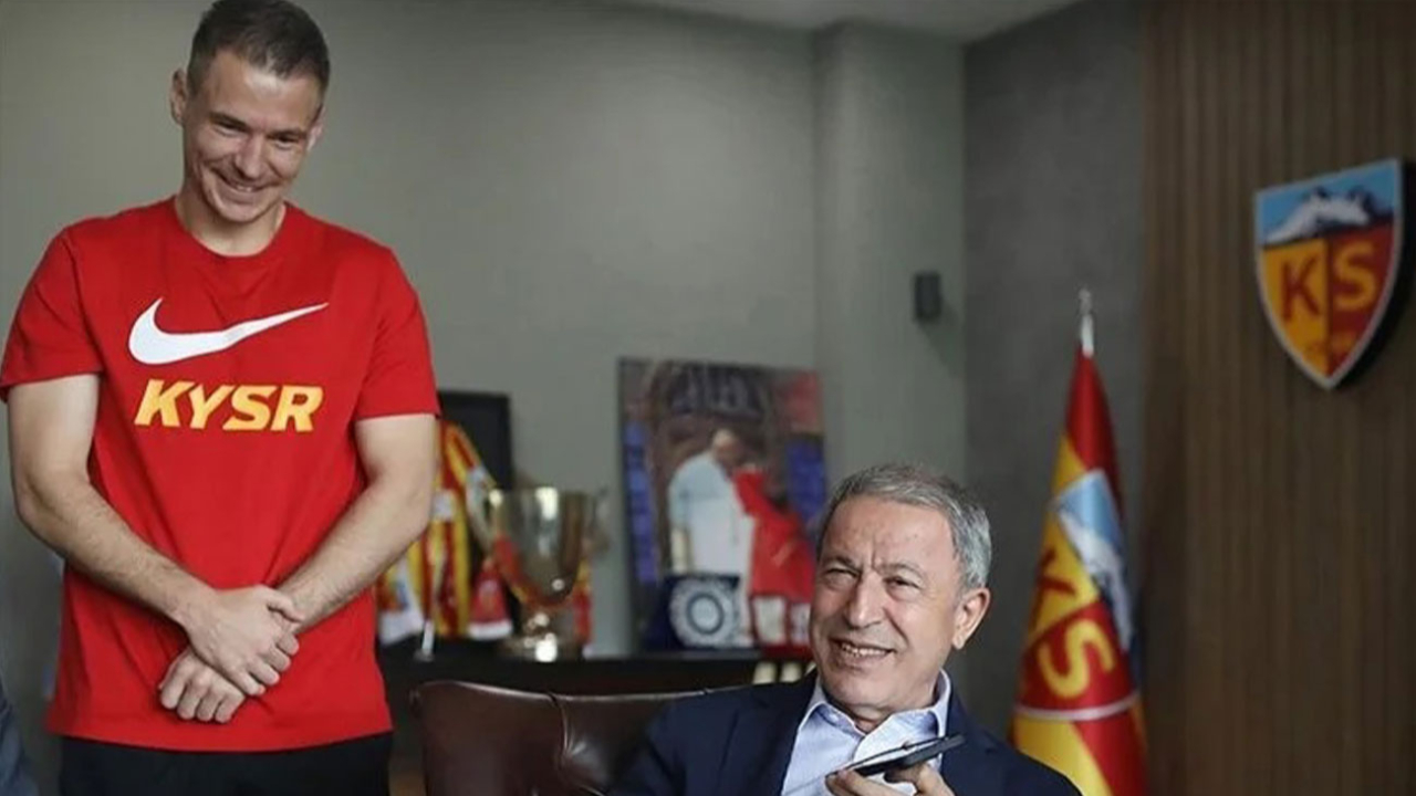 Bakan Akar'dan Kayserispor'un stoperine sürpriz
