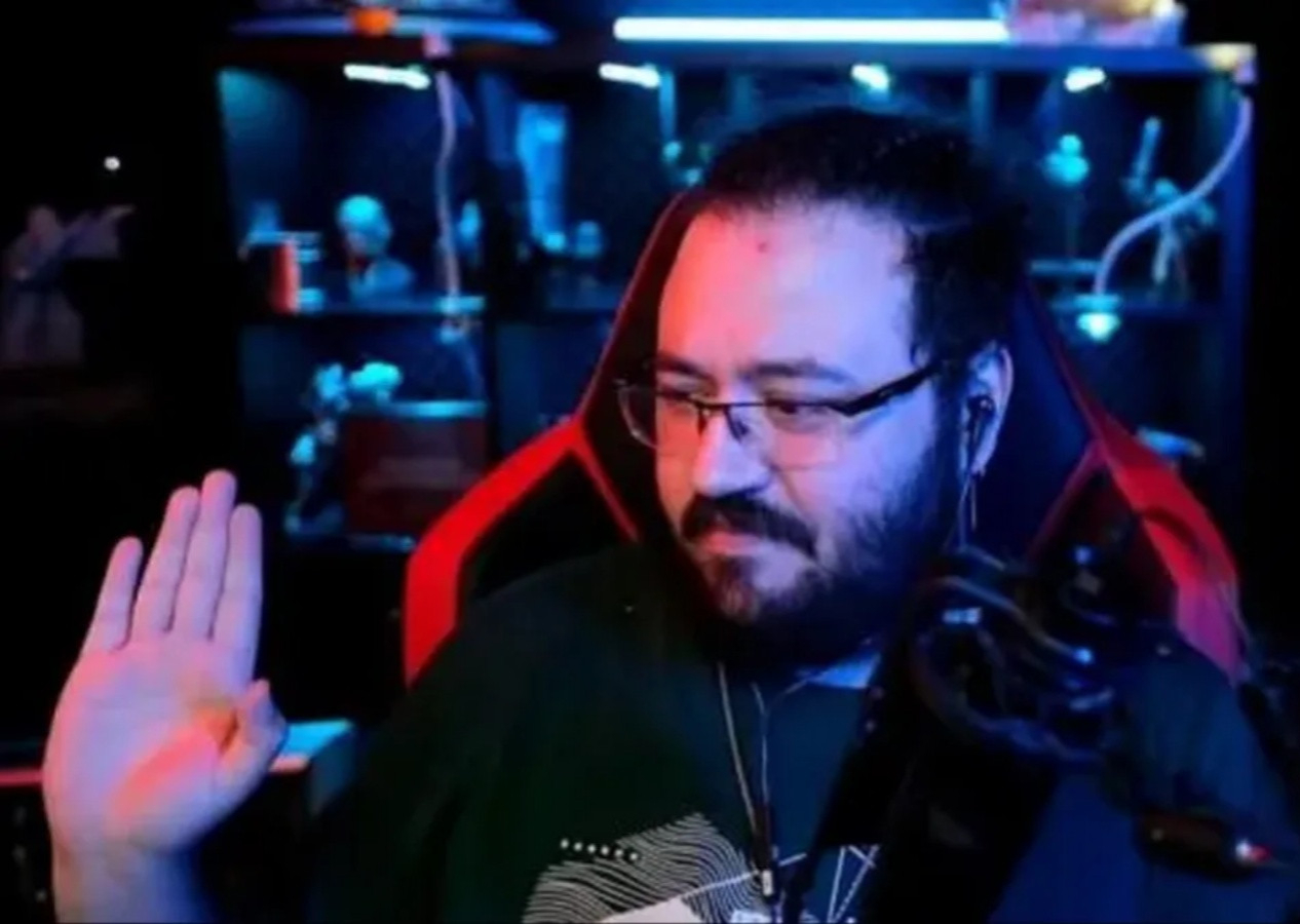 Twitch yayıncısı Jahrein'den skandal! Yayına bağlanan gencin ailesine AK Partili olduğu için küfür etti