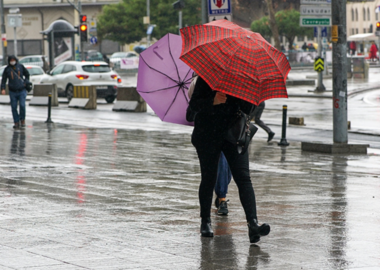 Meteoroloji'den 13 ile sarı kodlu uyarı! Kuvvetli sağanak geliyor... Bu saatlere dikkat!