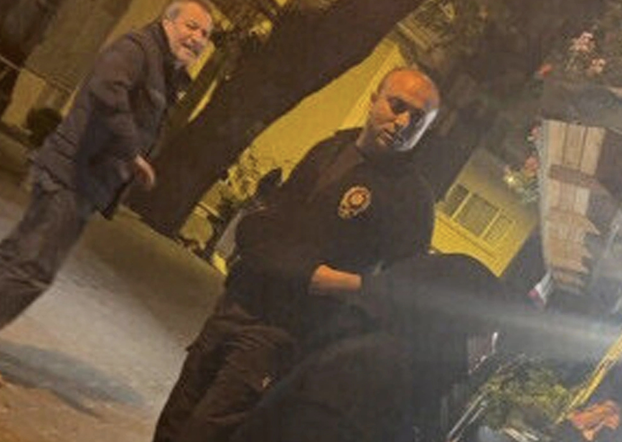 Kuzguncuk'ta bulunan Asude Çay Evi sahibi çarşaflı kadınlara saldırdı