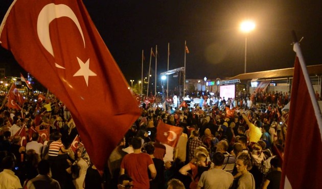 Darbeci Albay sıkı yönetim bildirgesine uymayın emrini buruşturup atmış...