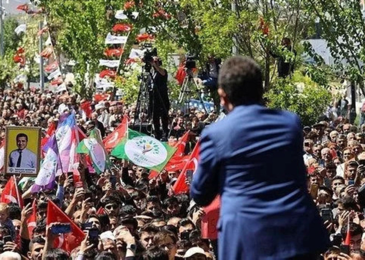 Ekrem İmamoğlu dün ülkücü oldu, bugün Selahattin Demirtaş'a özgürlük istedi!
