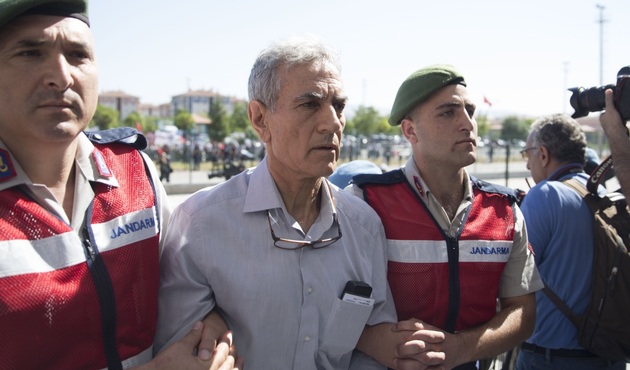 Darbenin askeri 1 numarası Akın Öztürk savunma yaparken o ses duyuldu: O... çocuğu!