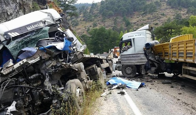 Isparta'da korkunç kaza: 2 ölü...