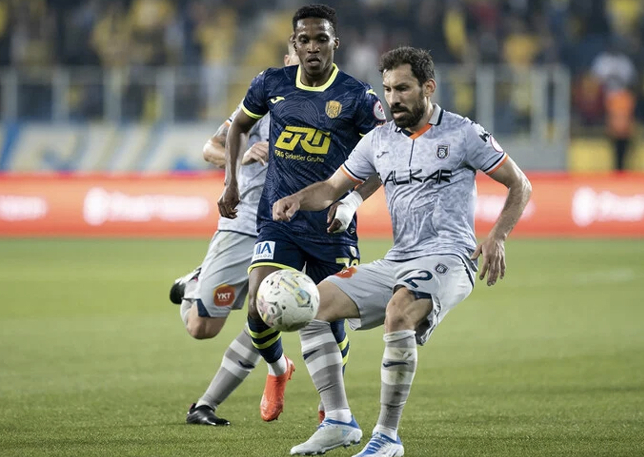 Ankaragücü'nü eleyen Başakşehir, Türkiye Kupası'nda finalde