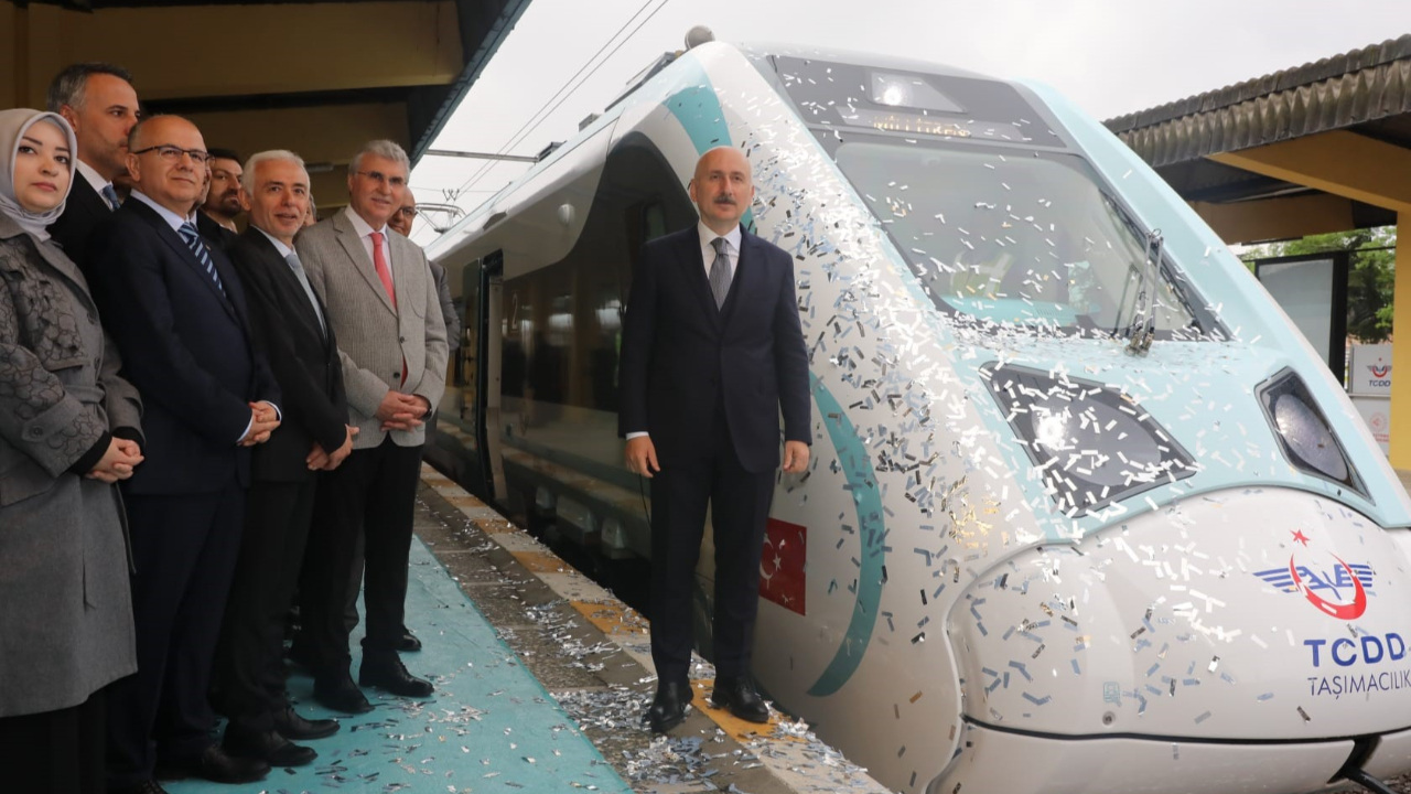 Yerli ve milli tren bugün yolcu taşımaya başlıyor!