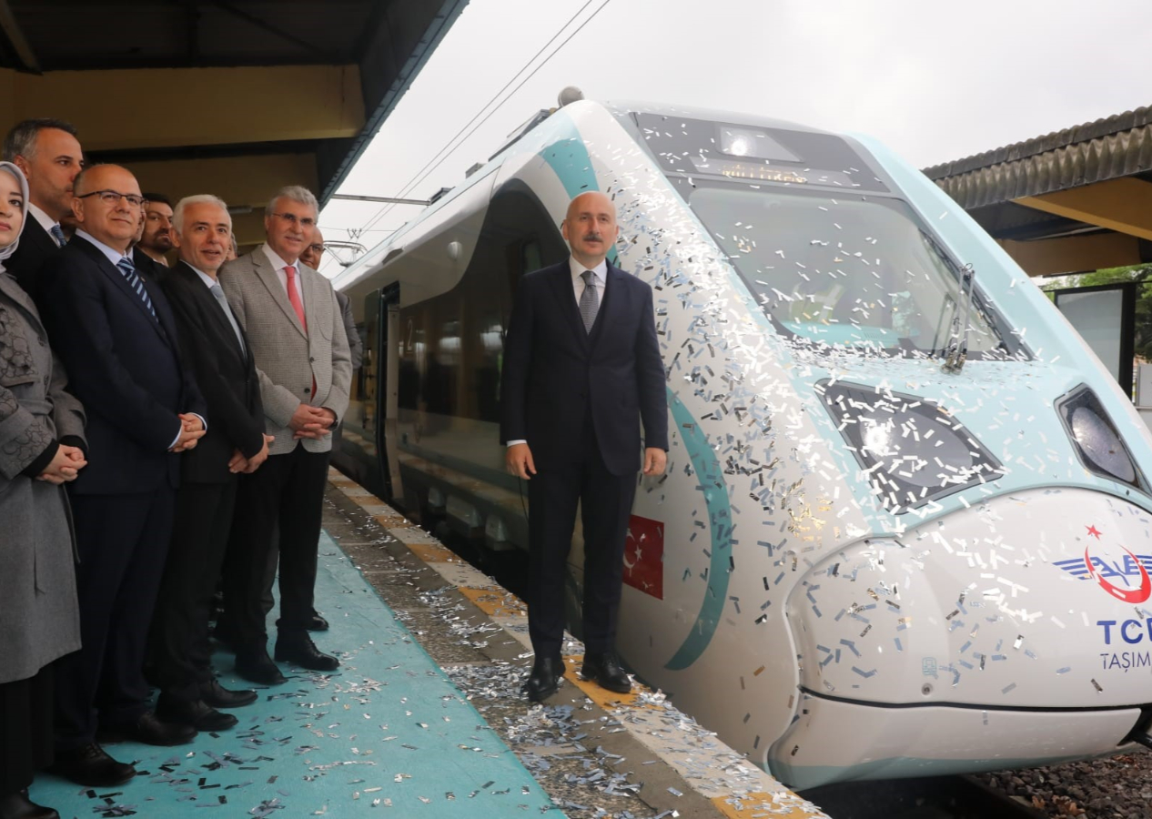Yerli ve milli tren bugün yolcu taşımaya başlıyor!