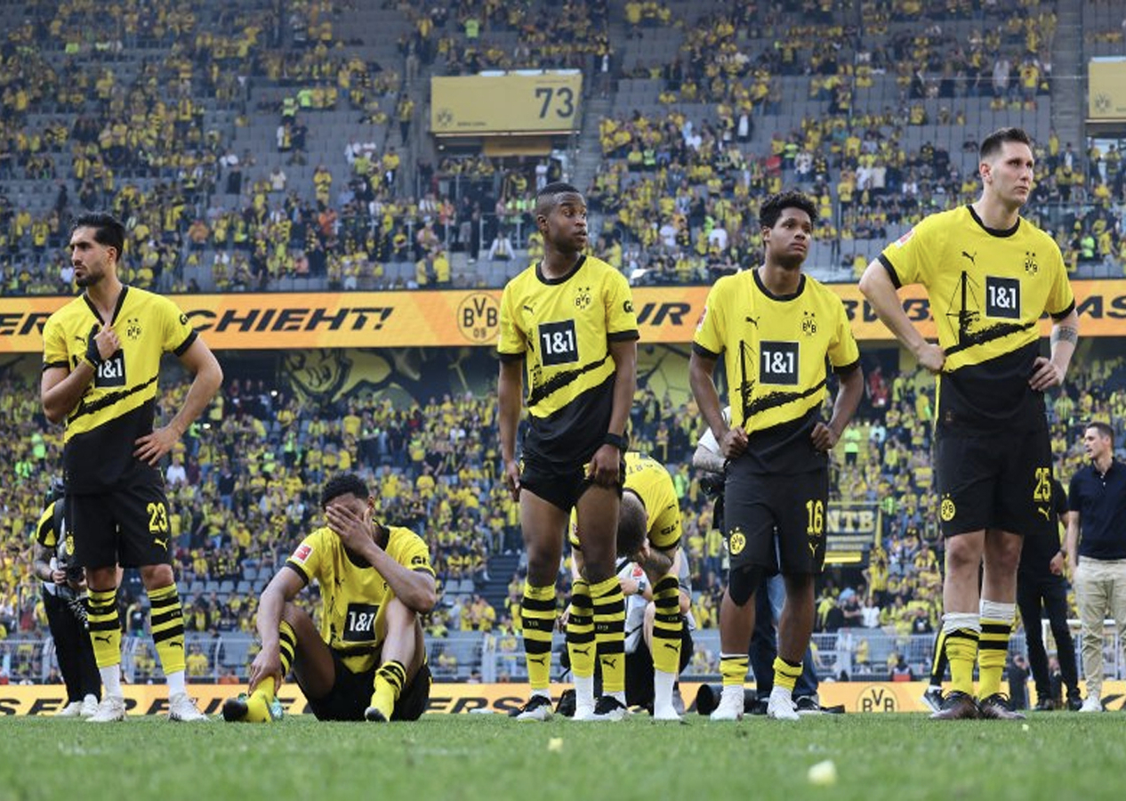 Borussia Dortmund'dan tarihi fiyasko, Bayern Münih artık rekor için sayıyor