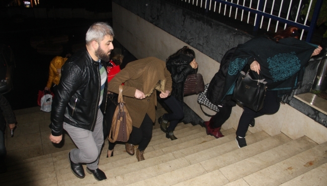 İstanbul'da gece kulüplerine fuhuş baskını!