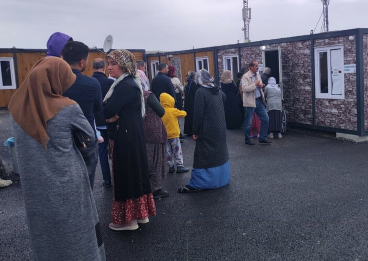 Deprem bölgesinde oy kullanma işlemi başladı!