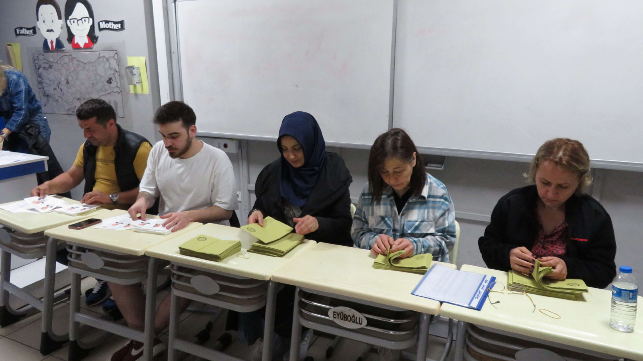 Görevliler sandık yemini ederek göreve başladı