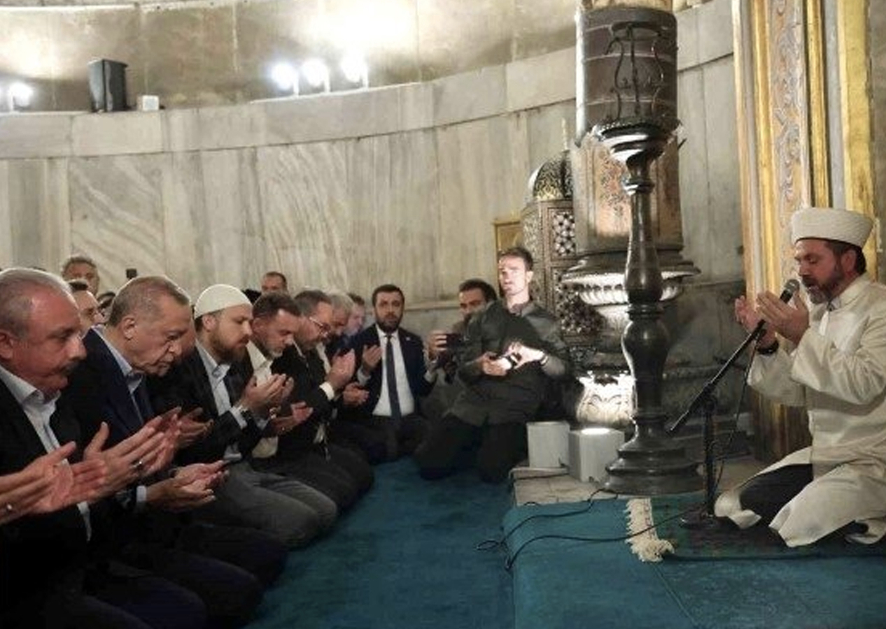 Cumhurbaşkanı Erdoğan'a Eyüp Sultan Camii'nde sevgi seli
