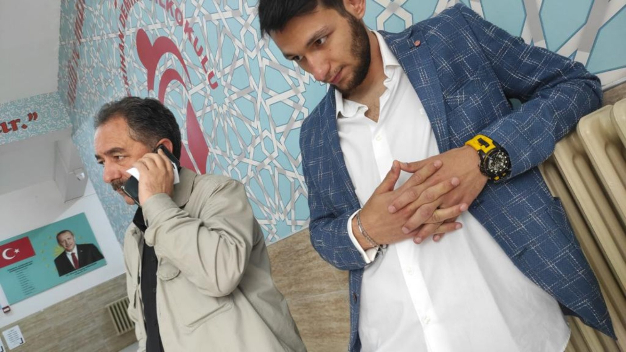 Sandıkta provokasyon: Sahte AK Parti müşahit kartı ile sandık başında yakalandı!