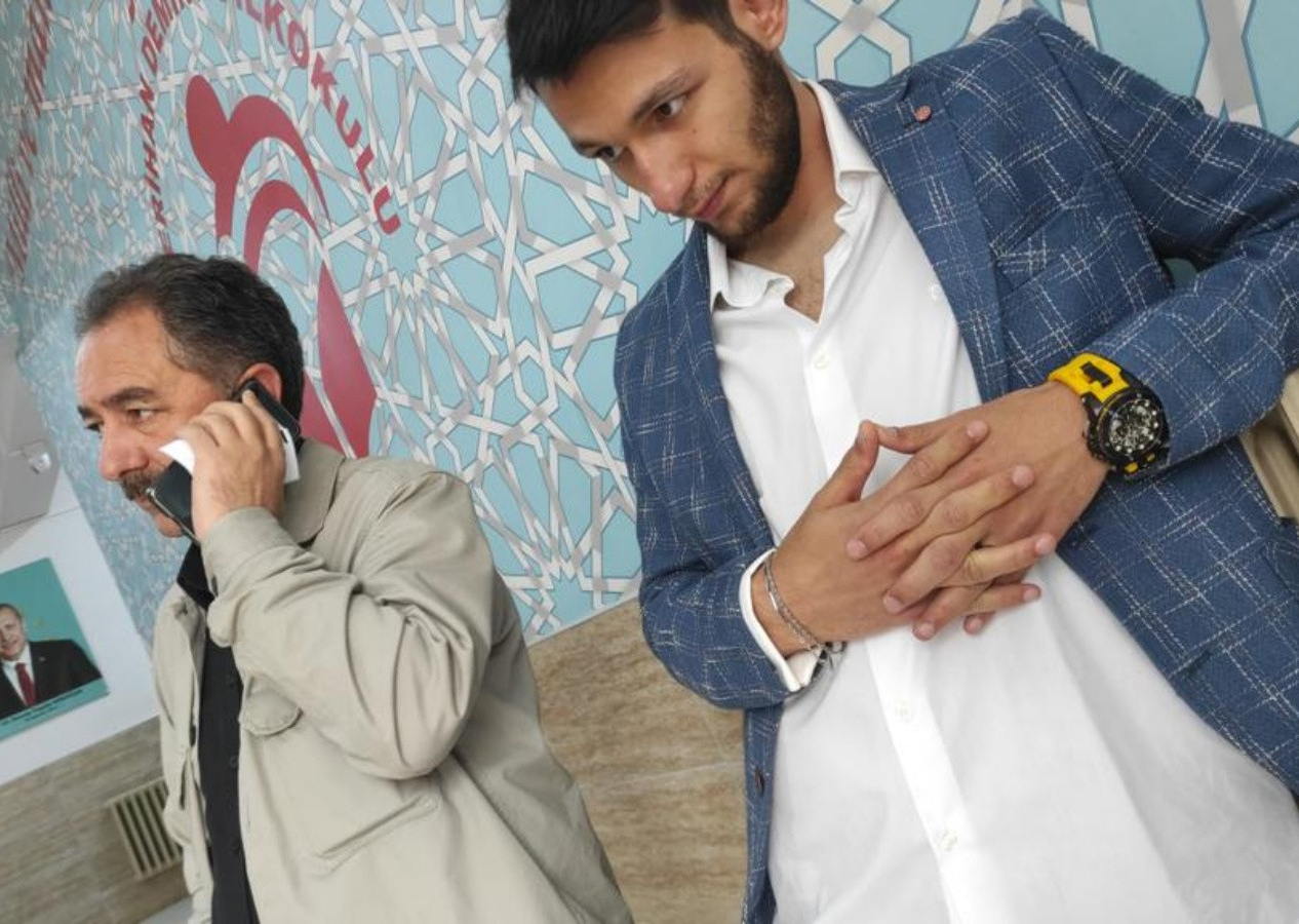Sandıkta provokasyon: Sahte AK Parti müşahit kartı ile sandık başında yakalandı!