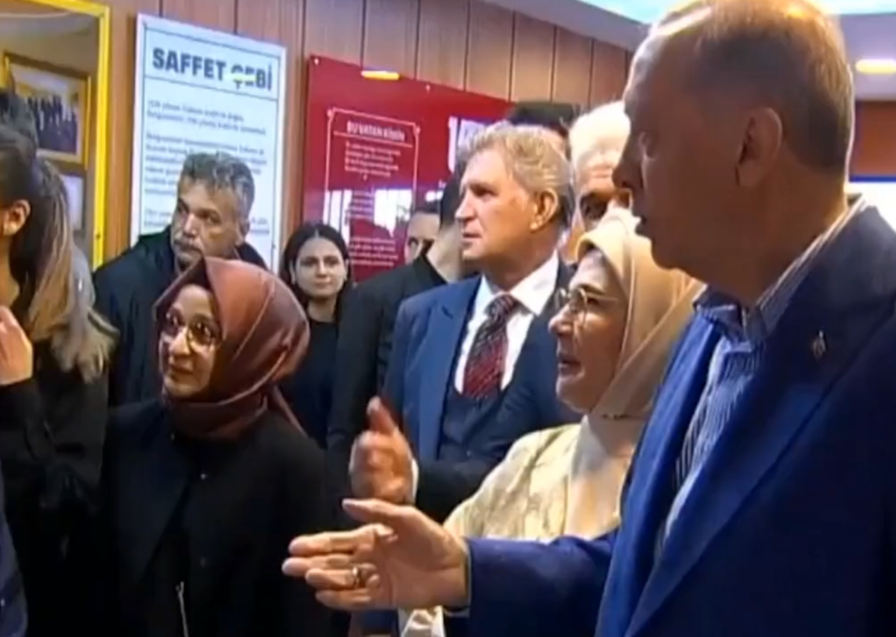 Oy kullandığı okulda Cumhurbaşkanı Erdoğan'ın önünde tartışma çıktı