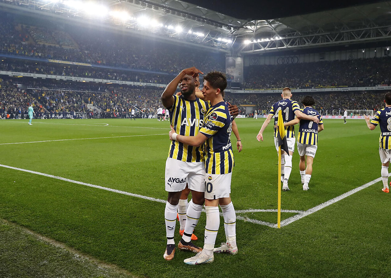 Fenerbahçe bombayı patlattı! Valencia'nın yerine süper golcü...