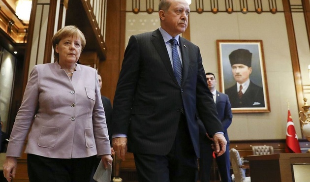 'Tek tip' rahatsızlığı! Darbe sanıklarının kıyafetleri, Alman'ı gerdi...