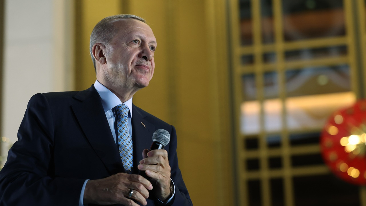 Türkiye seçimini yaptı! Ünlülerden Cumhurbaşkanı Erdoğan'a tebrik mesajları