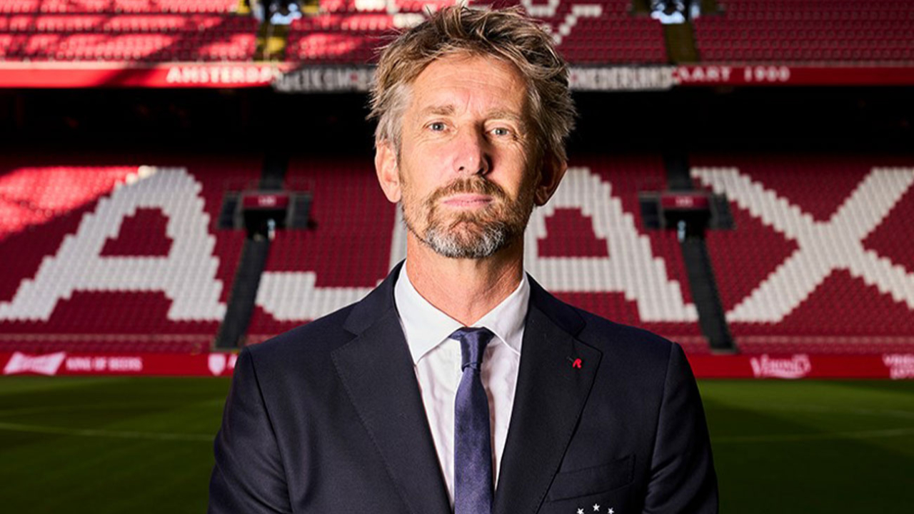 Ajax'ta Edwin van der Sar, görevinden ayrılma kararı aldı