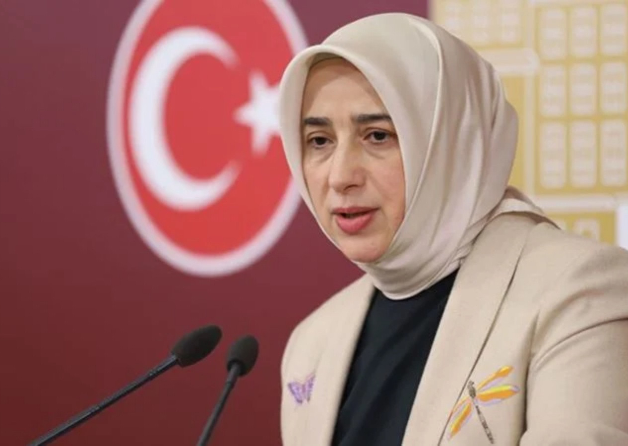 Yeniden Grup Başkanvekili olan Özlem Zengin'e linç kampanyası!