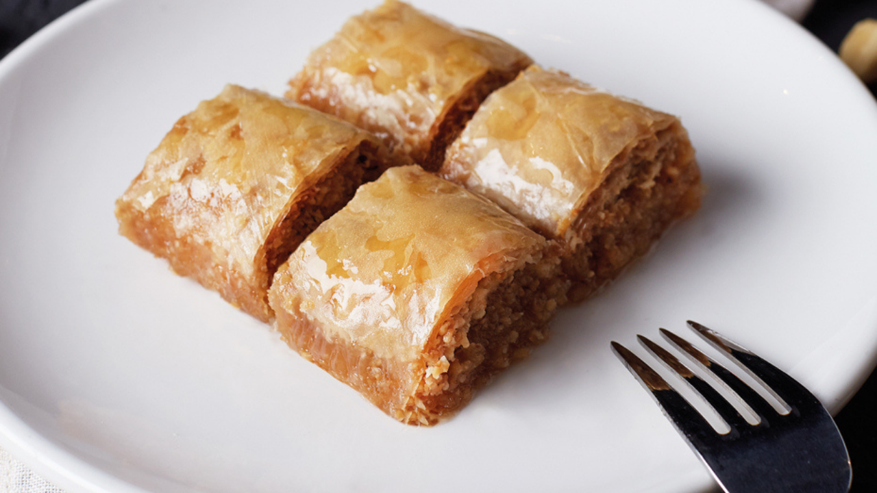 Bayramların yeni gözdesi fındıklı baklava nasıl yapılır? Çıtır çıtır fındıklı baklava tarifi